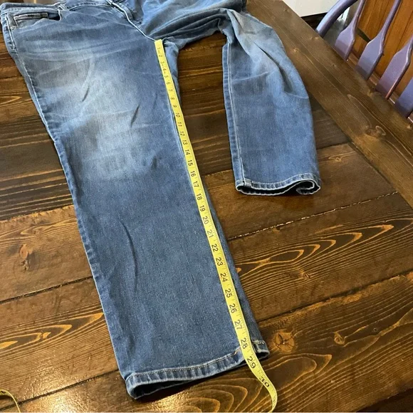 LIZ CLAIBORNE Curvy Fit Women's Blue Jeans - Picture 6 of 8